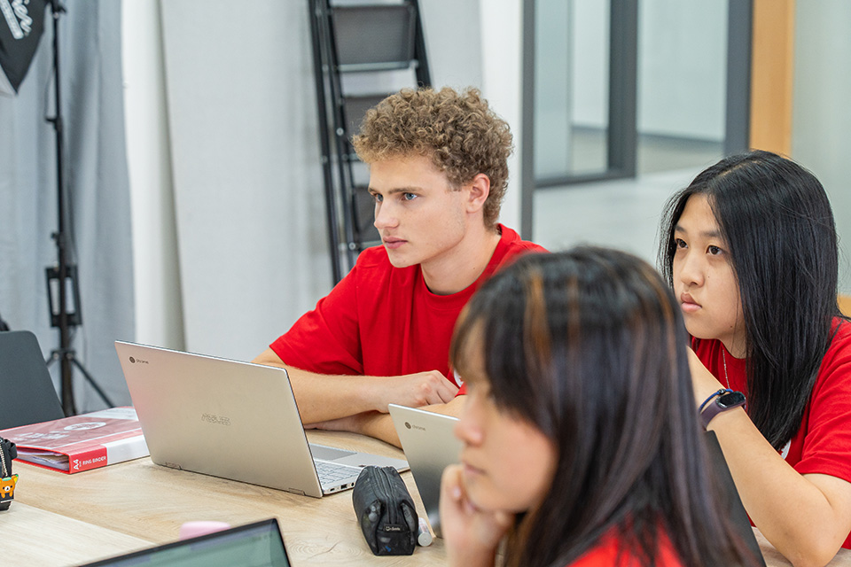 TCS探索未來國際實驗教育機構合作華碩電腦