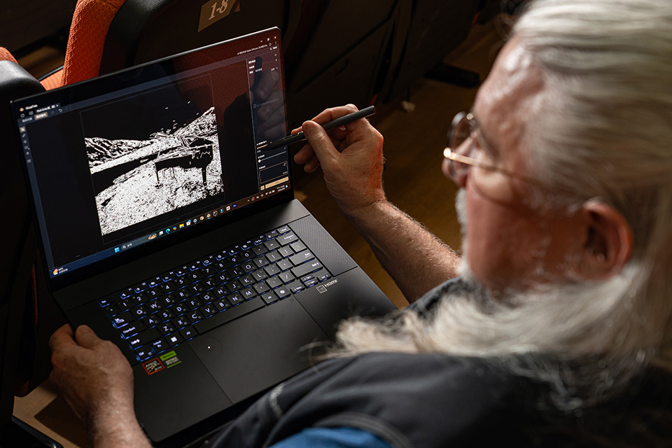 馬修連恩攜手ASUS ProArt P16 以音樂譜寫生命圓滿樂章