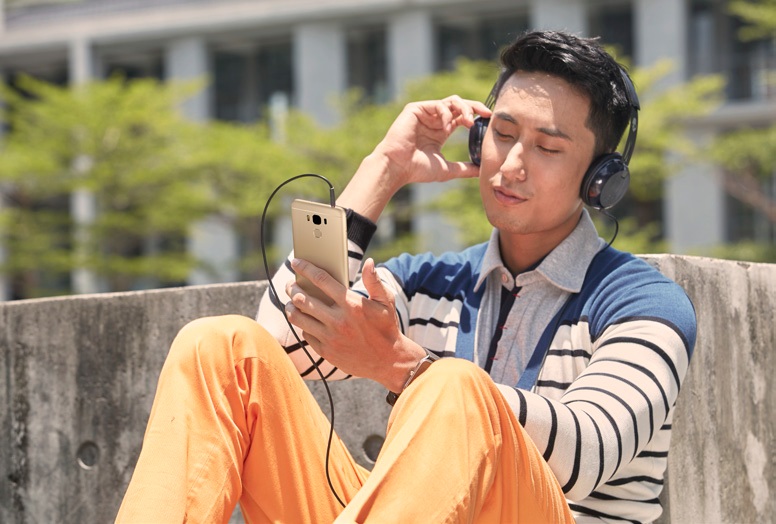 ZenFone 3 Max