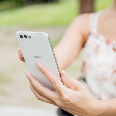 ASUS ZenFone 4（ZE554KL）